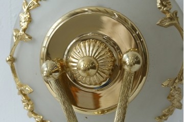 中古　YAMAGIWA(ヤマギワ)取り扱い　ゴールドフレームがクラシカルなボウル型シェードのウォールライト　(R-087472)