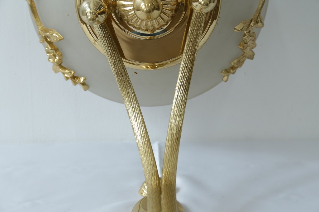 中古　YAMAGIWA(ヤマギワ)取り扱い　ゴールドフレームがクラシカルなボウル型シェードのウォールライト　(R-087472)