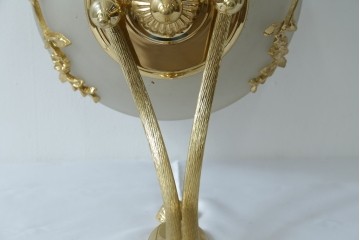 中古　YAMAGIWA(ヤマギワ)取り扱い　ゴールドフレームがクラシカルなボウル型シェードのウォールライト　(R-087472)