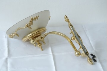 中古　YAMAGIWA(ヤマギワ)取り扱い　ゴールドフレームがクラシカルなボウル型シェードのウォールライト　(R-087472)