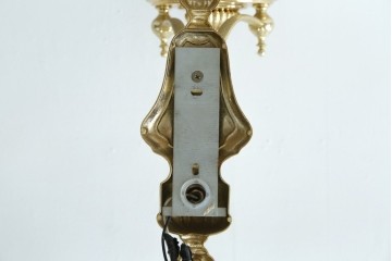 中古　YAMAGIWA(ヤマギワ)取り扱い　ゴールドフレームがクラシカルなボウル型シェードのウォールライト　(R-087472)