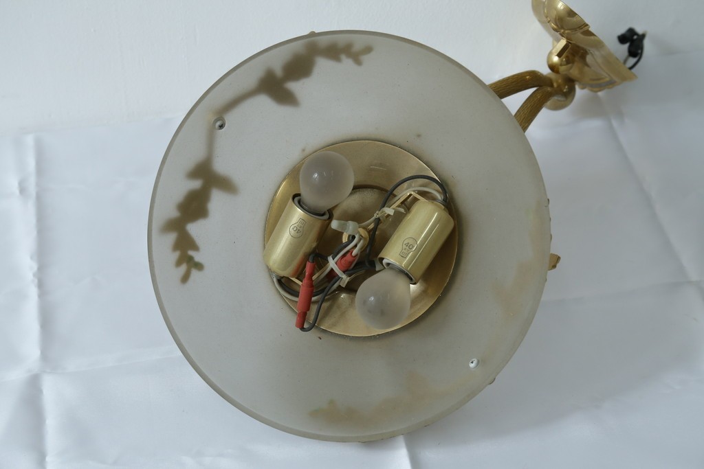 中古　YAMAGIWA(ヤマギワ)取り扱い　ゴールドフレームがクラシカルなボウル型シェードのウォールライト　(R-087472)