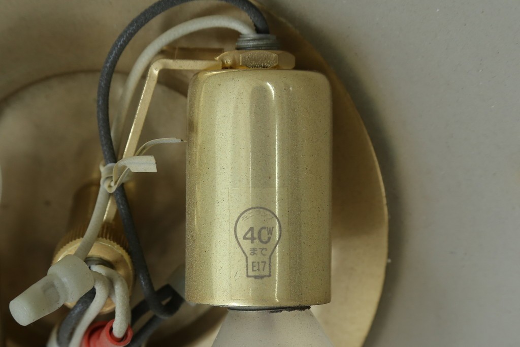 中古　YAMAGIWA(ヤマギワ)取り扱い　ゴールドフレームがクラシカルなボウル型シェードのウォールライト　(R-087472)