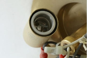 中古　YAMAGIWA(ヤマギワ)取り扱い　ゴールドフレームがクラシカルなボウル型シェードのウォールライト　(R-087472)