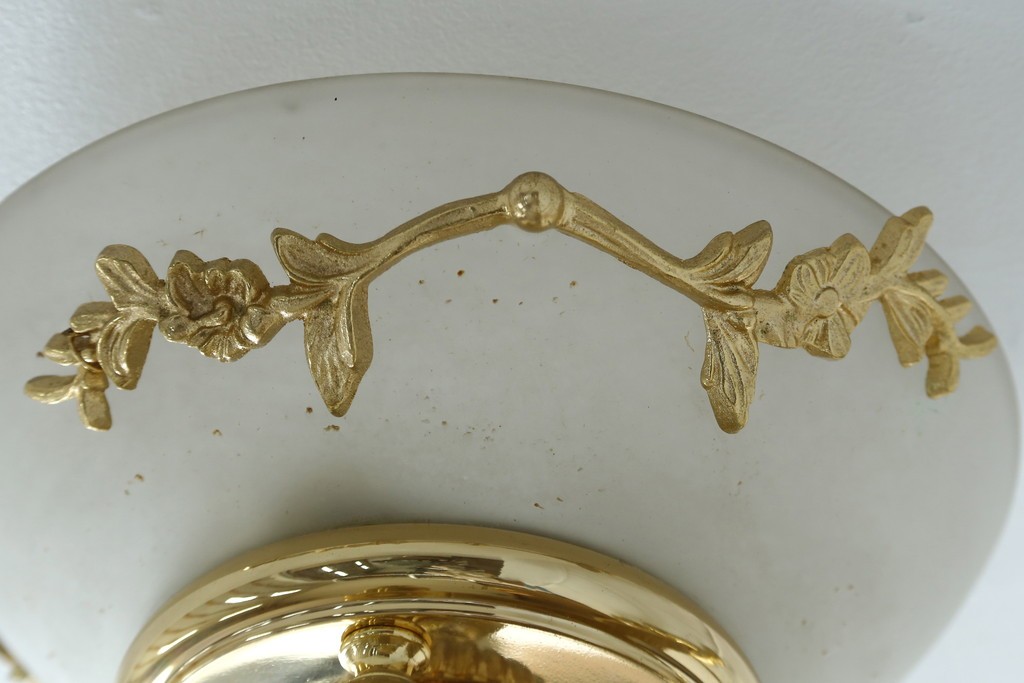 中古　YAMAGIWA(ヤマギワ)取り扱い　ゴールドフレームがクラシカルなボウル型シェードのウォールライト　(R-087473)