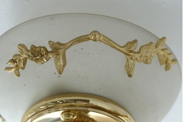 中古　YAMAGIWA(ヤマギワ)取り扱い　ゴールドフレームがクラシカルなボウル型シェードのウォールライト　(R-087473)