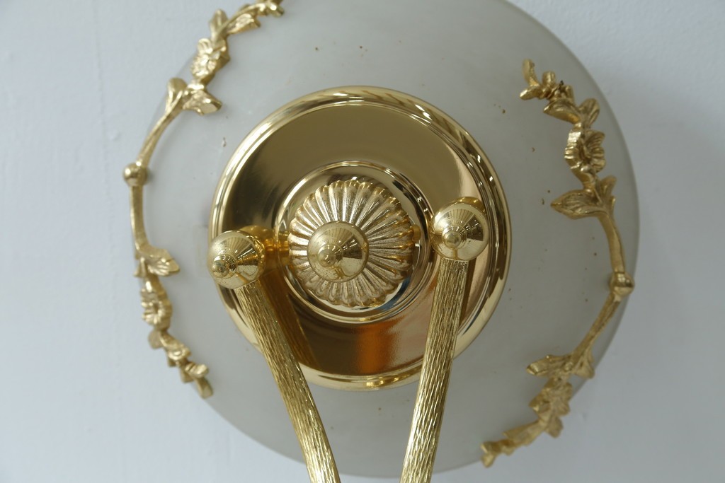 中古　YAMAGIWA(ヤマギワ)取り扱い　ゴールドフレームがクラシカルなボウル型シェードのウォールライト　(R-087473)