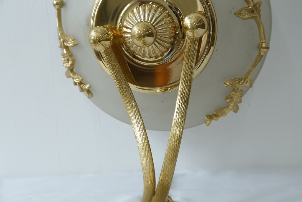 中古　YAMAGIWA(ヤマギワ)取り扱い　ゴールドフレームがクラシカルなボウル型シェードのウォールライト　(R-087473)