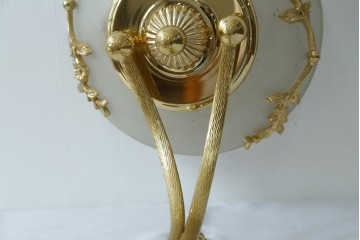 中古　YAMAGIWA(ヤマギワ)取り扱い　ゴールドフレームがクラシカルなボウル型シェードのウォールライト　(R-087473)