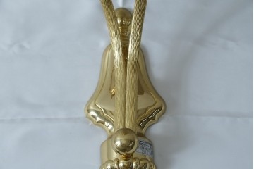 中古　YAMAGIWA(ヤマギワ)取り扱い　ゴールドフレームがクラシカルなボウル型シェードのウォールライト　(R-087473)