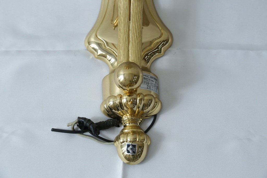 中古　YAMAGIWA(ヤマギワ)取り扱い　ゴールドフレームがクラシカルなボウル型シェードのウォールライト　(R-087473)