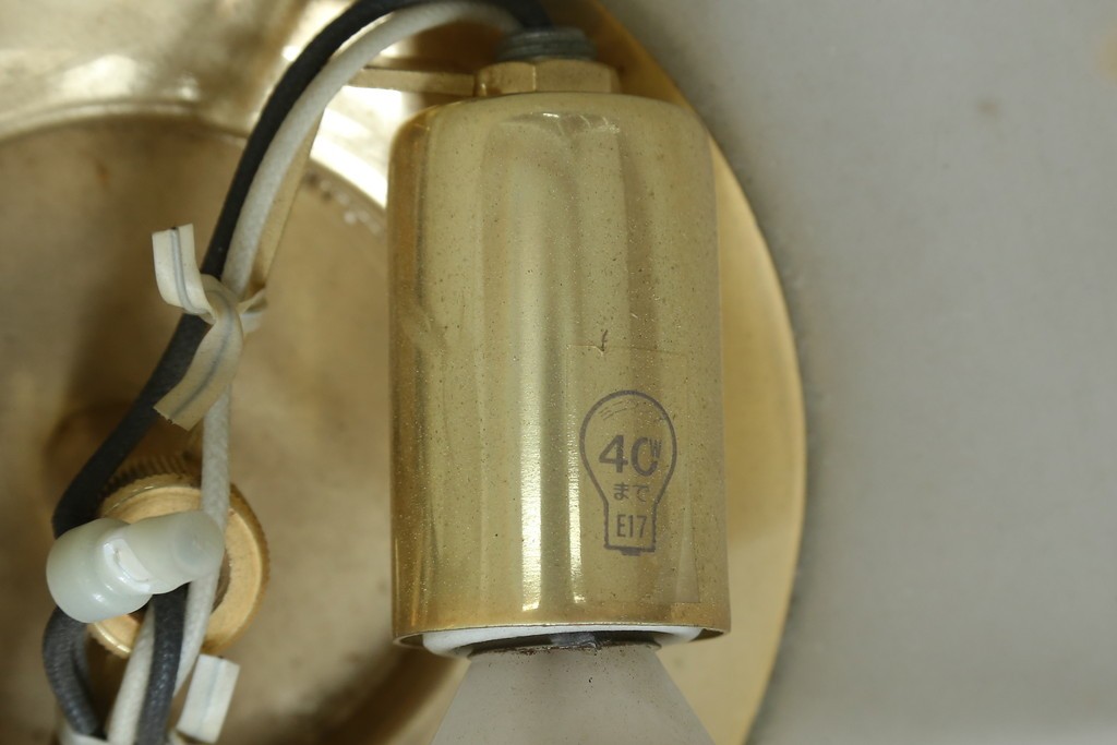 中古　YAMAGIWA(ヤマギワ)取り扱い　ゴールドフレームがクラシカルなボウル型シェードのウォールライト　(R-087473)