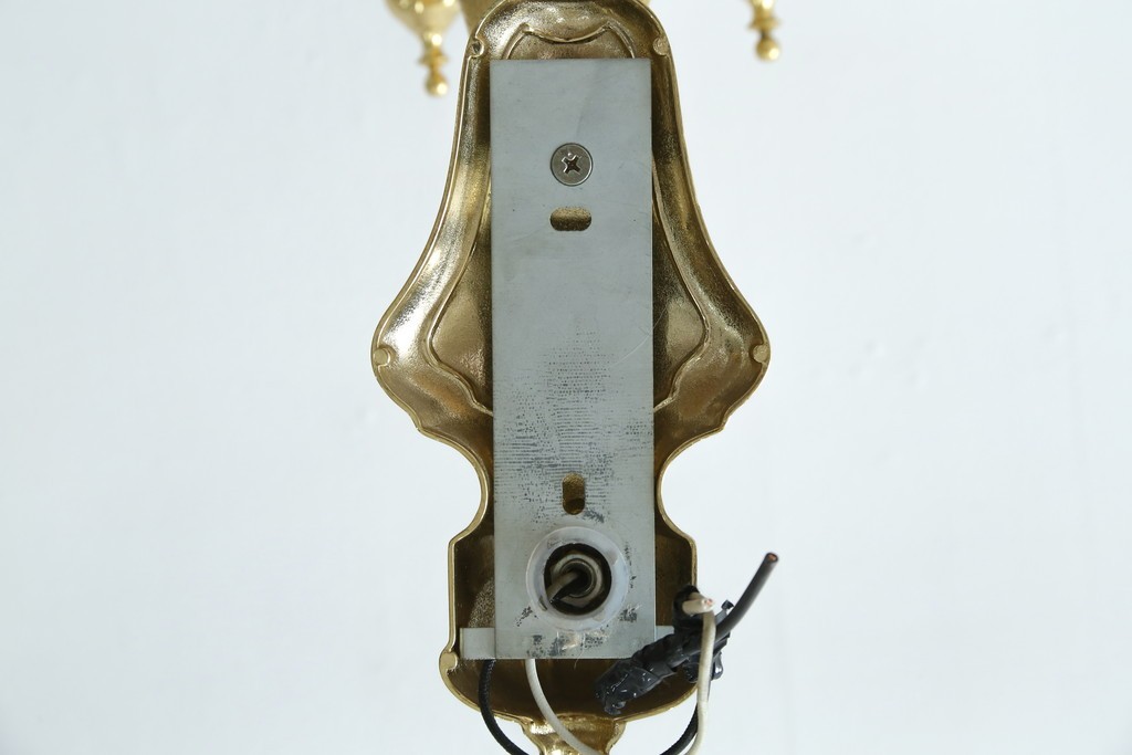 中古　YAMAGIWA(ヤマギワ)取り扱い　ゴールドフレームがクラシカルなボウル型シェードのウォールライト　(R-087473)