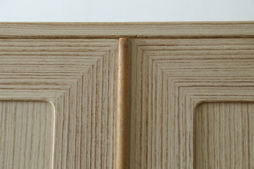 中古　加茂総桐箪笥(並厚・四方丸)　伝統工芸士・番場堅介作　金石刻　扇に桜の図の彫刻金具があしらわれた着物箪笥　(R-087474)