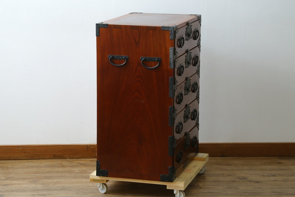 和製ヴィンテージ　三方欅(ケヤキ)材　美しい飾り金具が目を惹く米沢小箪笥　(R-087475)