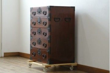 和製ヴィンテージ　三方欅(ケヤキ)材　美しい飾り金具が目を惹く米沢小箪笥　(R-087475)