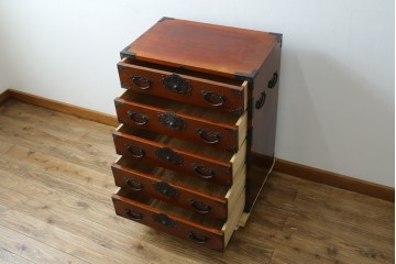 和製ヴィンテージ　三方欅(ケヤキ)材　美しい飾り金具が目を惹く米沢小箪笥　(R-087475)