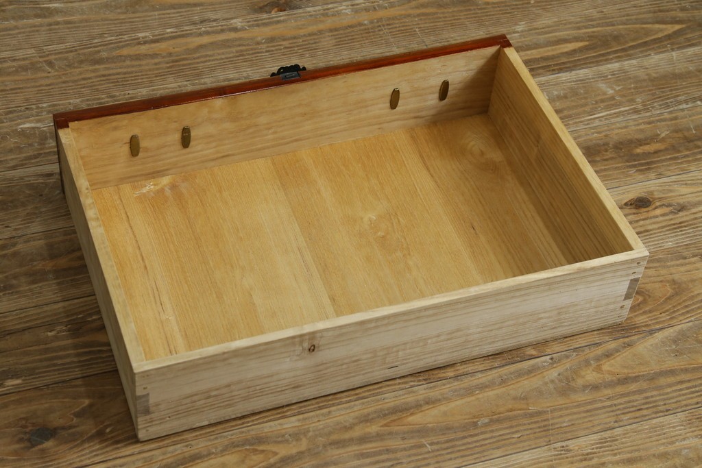 和製ヴィンテージ　三方欅(ケヤキ)材　美しい飾り金具が目を惹く米沢小箪笥　(R-087475)