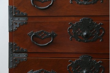 和製ヴィンテージ　三方欅(ケヤキ)材　美しい飾り金具が目を惹く米沢小箪笥　(R-087475)