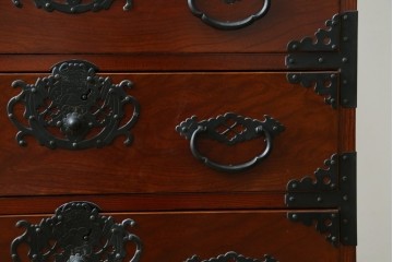 和製ヴィンテージ　三方欅(ケヤキ)材　美しい飾り金具が目を惹く米沢小箪笥　(R-087475)