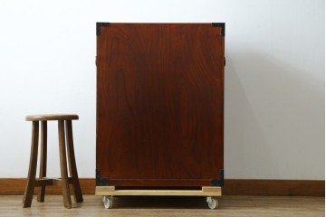 和製ヴィンテージ　三方欅(ケヤキ)材　美しい飾り金具が目を惹く米沢小箪笥　(R-087475)