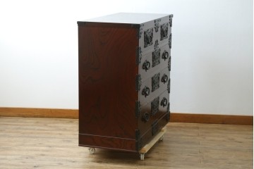 中古　美品　岩谷堂箪笥　桜木作(桜木家具店)　欅(ケヤキ)材　本漆塗り　チェスト90　重厚な南部鉄器金具の衣装箪笥　(R-087476)