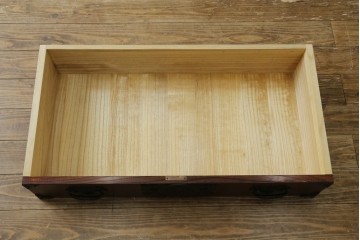 中古　美品　岩谷堂箪笥　桜木作(桜木家具店)　欅(ケヤキ)材　本漆塗り　チェスト90　重厚な南部鉄器金具の衣装箪笥　(R-087476)