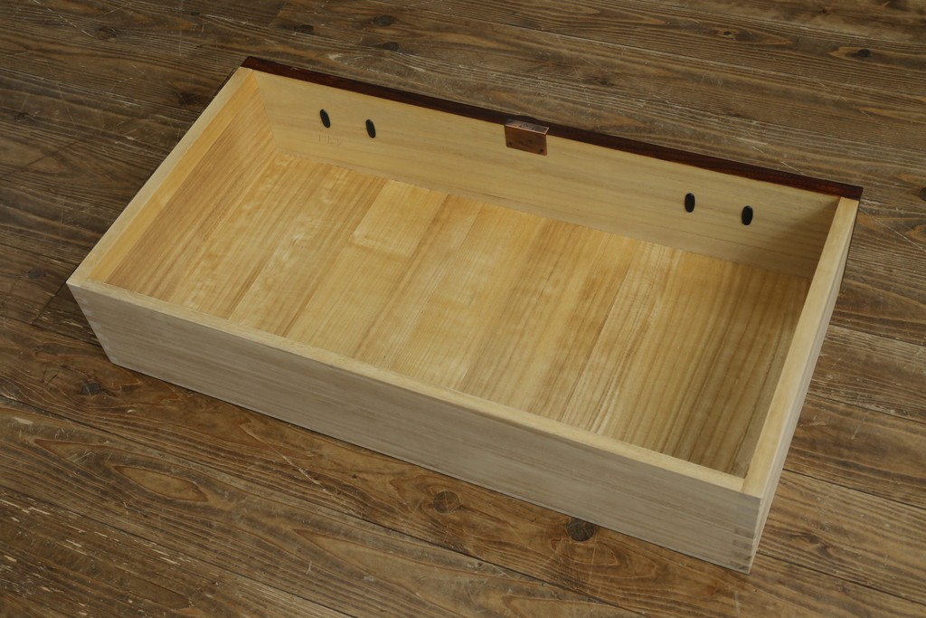 中古　美品　岩谷堂箪笥　桜木作(桜木家具店)　欅(ケヤキ)材　本漆塗り　チェスト90　重厚な南部鉄器金具の衣装箪笥　(R-087476)