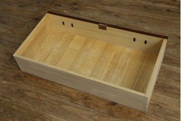 中古　美品　岩谷堂箪笥　桜木作(桜木家具店)　欅(ケヤキ)材　本漆塗り　チェスト90　重厚な南部鉄器金具の衣装箪笥　(R-087476)