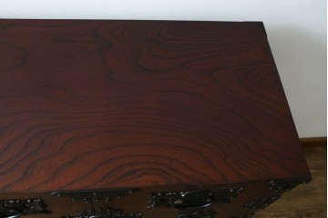 中古　美品　岩谷堂箪笥　桜木作(桜木家具店)　欅(ケヤキ)材　本漆塗り　チェスト90　重厚な南部鉄器金具の衣装箪笥　(R-087476)