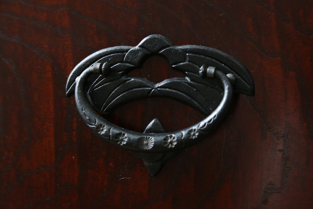 中古　美品　岩谷堂箪笥　桜木作(桜木家具店)　欅(ケヤキ)材　本漆塗り　チェスト90　重厚な南部鉄器金具の衣装箪笥　(R-087476)