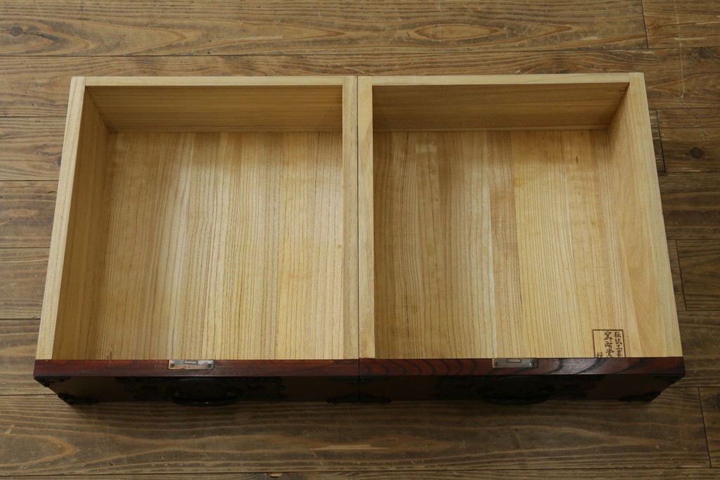 中古　美品　岩谷堂箪笥　桜木作(桜木家具店)　欅(ケヤキ)材　本漆塗り　チェスト90　重厚な南部鉄器金具の衣装箪笥　(R-087476)