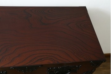 中古　美品　岩谷堂箪笥　桜木作(桜木家具店)　欅(ケヤキ)材　本漆塗り　チェスト90　重厚な南部鉄器金具の衣装箪笥　(R-087476)