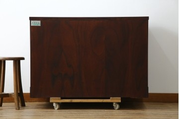 中古　超美品　岩谷堂箪笥　欅(ケヤキ)材　漆塗り　うねる木目が美しい牡丹紋金具の衣装箪笥　(R-087477)