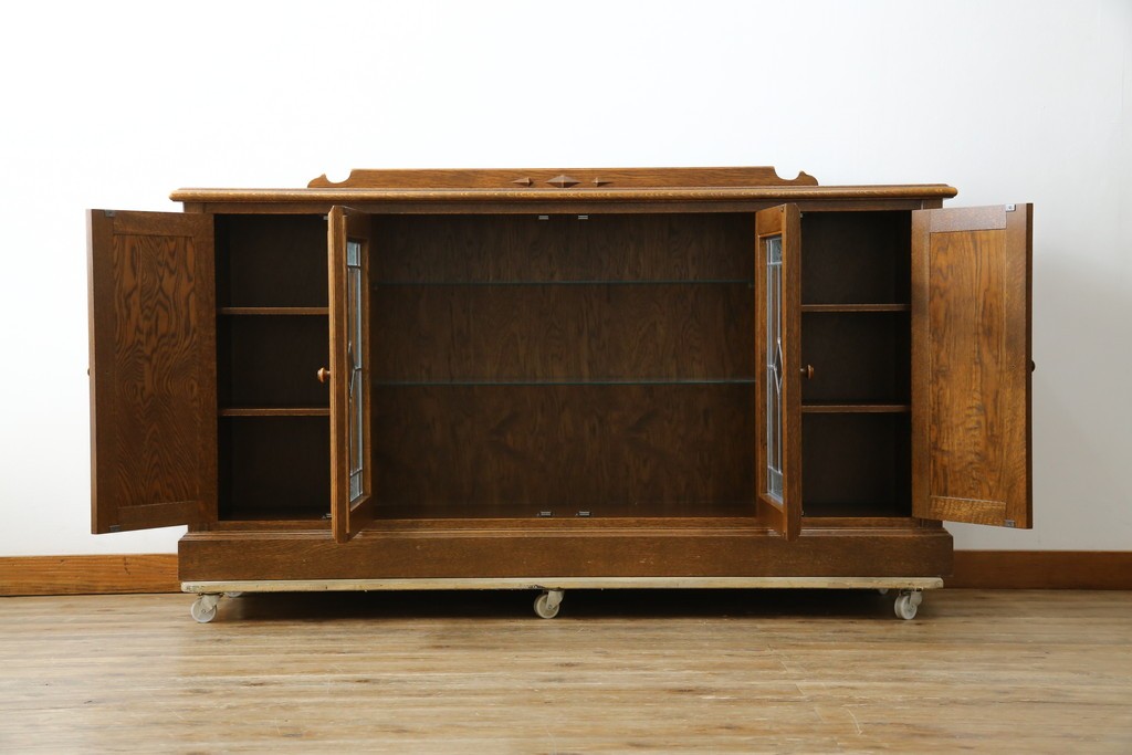 中古　美品　三越家具(現カントリーハウス)　Brugge(ブルージュ)　素材の美しさが引き立つステンドグラス入りのサイドボード　(R-087478)