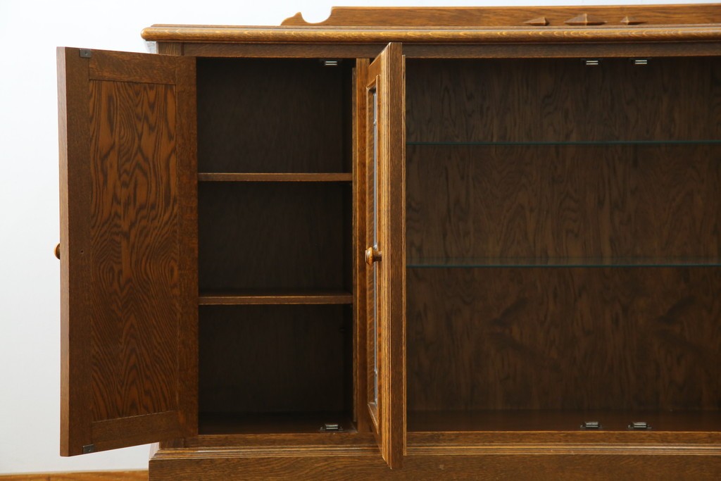 中古　美品　三越家具(現カントリーハウス)　Brugge(ブルージュ)　素材の美しさが引き立つステンドグラス入りのサイドボード　(R-087478)