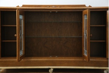 中古　美品　三越家具(現カントリーハウス)　Brugge(ブルージュ)　素材の美しさが引き立つステンドグラス入りのサイドボード　(R-087478)