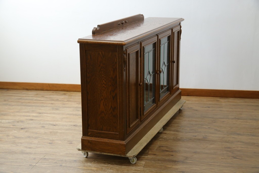 中古　美品　三越家具(現カントリーハウス)　Brugge(ブルージュ)　素材の美しさが引き立つステンドグラス入りのサイドボード　(R-087478)