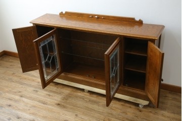 中古　美品　三越家具(現カントリーハウス)　Brugge(ブルージュ)　素材の美しさが引き立つステンドグラス入りのサイドボード　(R-087478)