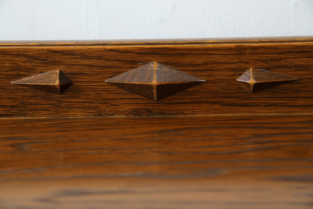 中古　美品　三越家具(現カントリーハウス)　Brugge(ブルージュ)　素材の美しさが引き立つステンドグラス入りのサイドボード　(R-087478)