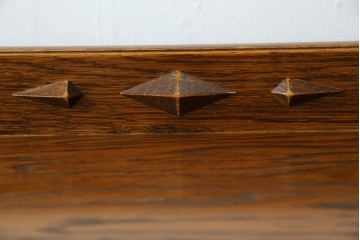 中古　美品　三越家具(現カントリーハウス)　Brugge(ブルージュ)　素材の美しさが引き立つステンドグラス入りのサイドボード　(R-087478)