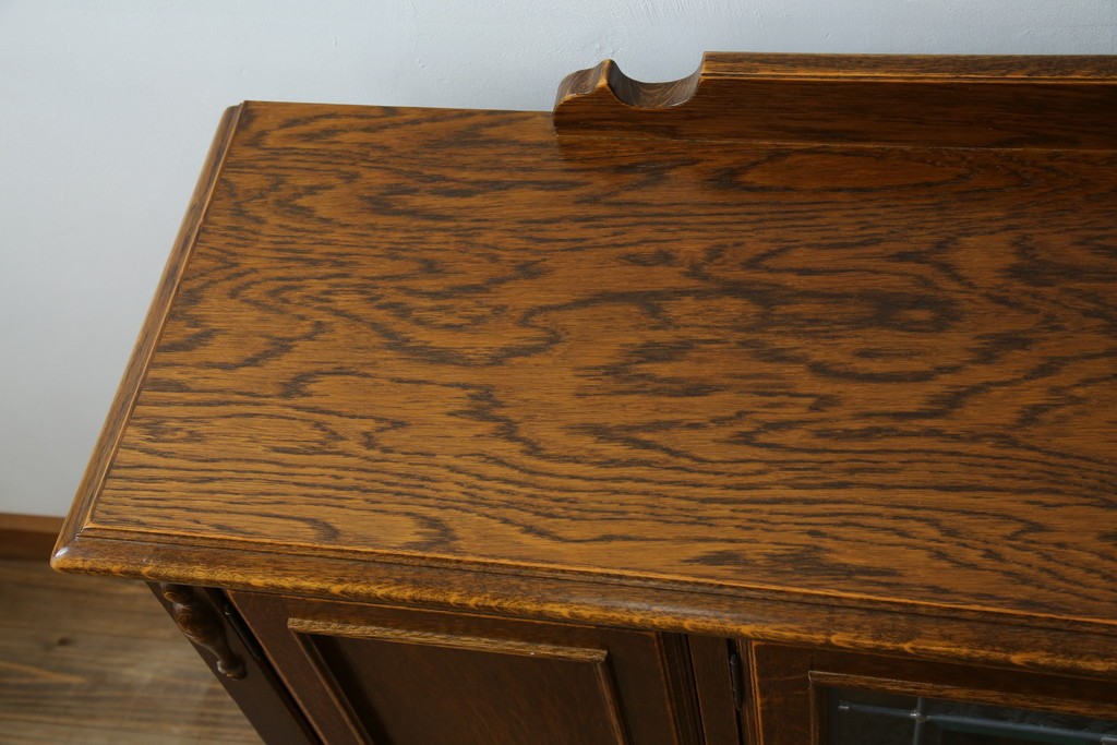 中古　美品　三越家具(現カントリーハウス)　Brugge(ブルージュ)　素材の美しさが引き立つステンドグラス入りのサイドボード　(R-087478)