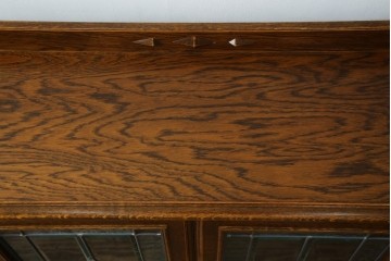 中古　美品　三越家具(現カントリーハウス)　Brugge(ブルージュ)　素材の美しさが引き立つステンドグラス入りのサイドボード　(R-087478)