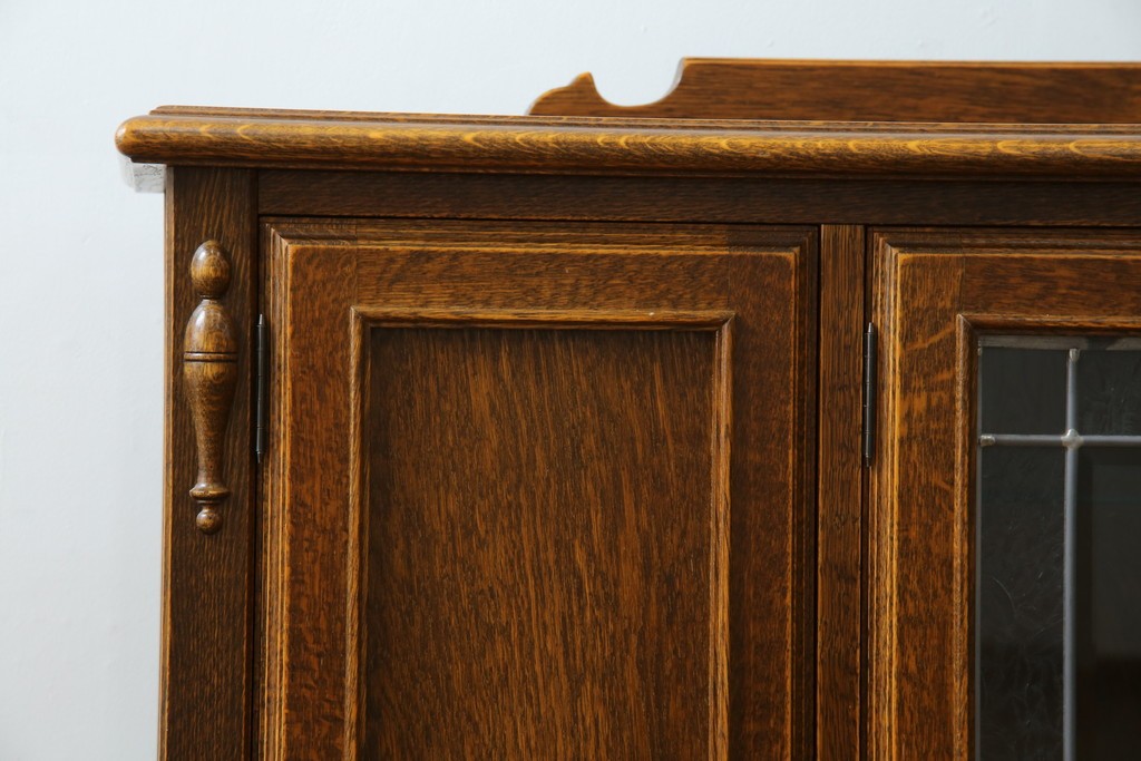 中古　美品　三越家具(現カントリーハウス)　Brugge(ブルージュ)　素材の美しさが引き立つステンドグラス入りのサイドボード　(R-087478)