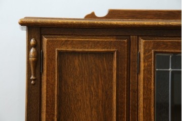 中古　美品　三越家具(現カントリーハウス)　Brugge(ブルージュ)　素材の美しさが引き立つステンドグラス入りのサイドボード　(R-087478)