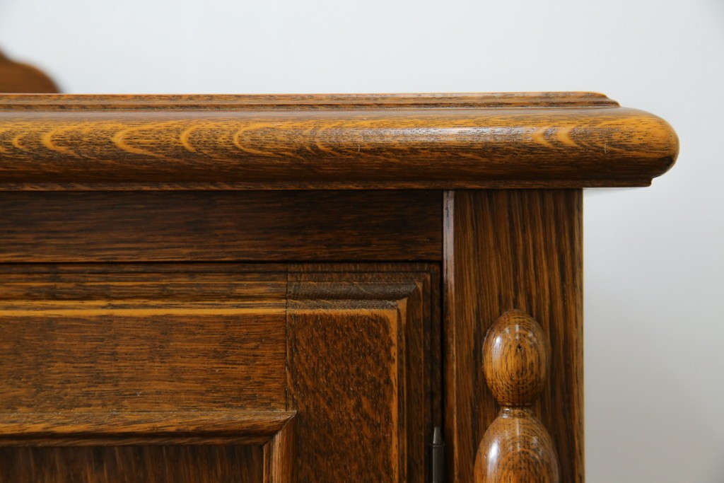 中古　美品　三越家具(現カントリーハウス)　Brugge(ブルージュ)　素材の美しさが引き立つステンドグラス入りのサイドボード　(R-087478)