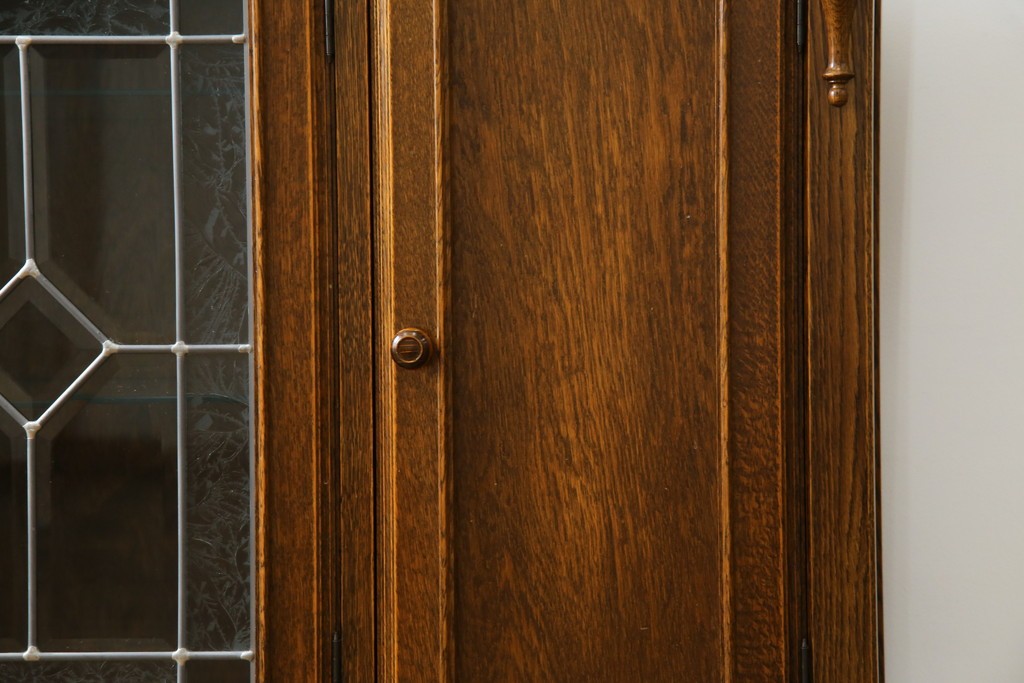 中古　美品　三越家具(現カントリーハウス)　Brugge(ブルージュ)　素材の美しさが引き立つステンドグラス入りのサイドボード　(R-087478)