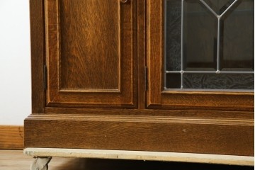 中古　美品　三越家具(現カントリーハウス)　Brugge(ブルージュ)　素材の美しさが引き立つステンドグラス入りのサイドボード　(R-087478)