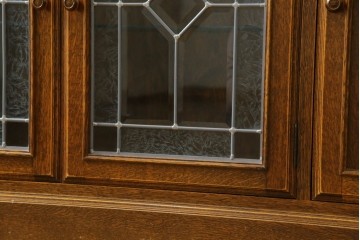 中古　美品　三越家具(現カントリーハウス)　Brugge(ブルージュ)　素材の美しさが引き立つステンドグラス入りのサイドボード　(R-087478)