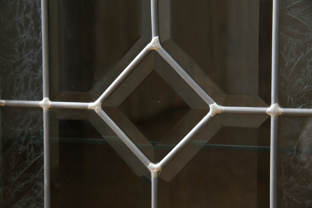 中古　美品　三越家具(現カントリーハウス)　Brugge(ブルージュ)　素材の美しさが引き立つステンドグラス入りのサイドボード　(R-087478)